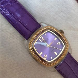 Jain Rivera gold time watch